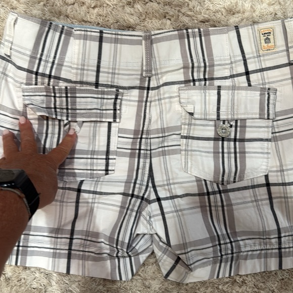 Levi's Black and White Plaid Women's Shorts - Picture 4 of 5